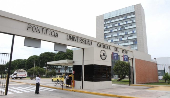 A LOS 91 AÑOS SE GRADÚA DOCENTE PERUANO AL SUSTENTAR SU TESIS DOCTORAL