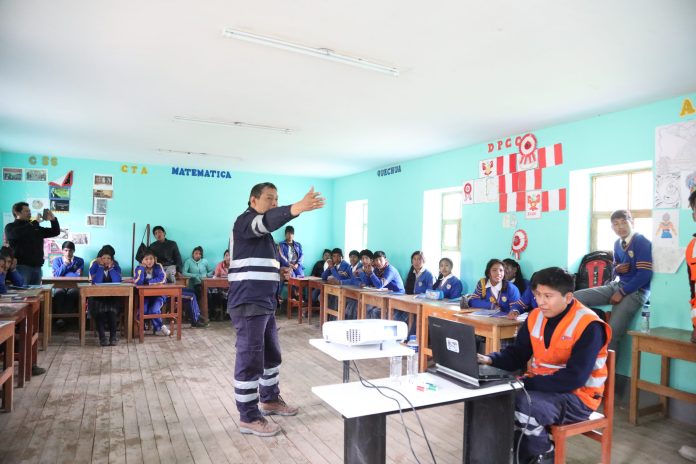 Las Bambas desarrolló charlas de orientación vocacional en I.E. Secundaria de Choquecca