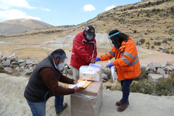 LAS BAMBAS ENTREGA 3 MIL PRUEBAS RÁPIDAS AL DISTRITO DE CHALLHUAHUACHO