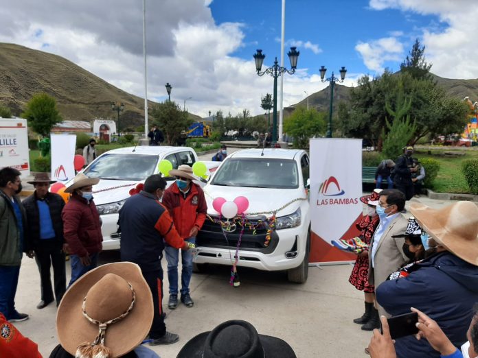 LAS BAMBAS ENTREGA UNA AMBULANCIA TIPO II Y DOS CAMIONETAS AL DISTRITO DE VELILLE, CHUMBIVILCAS