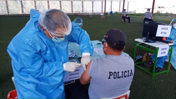 PERSONAL DE LA POLICÍA NACIONAL DE PERÚ DE LA PROVINCIA DE COTABAMBAS RECIBIERON VACUNA CONTRA LA COVID-19